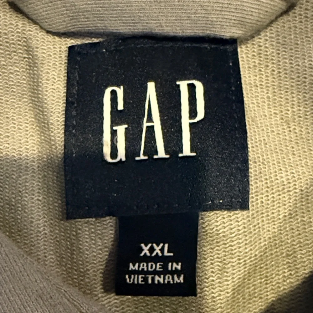 GAP Men's Casual Light Gray Button Down Shirt